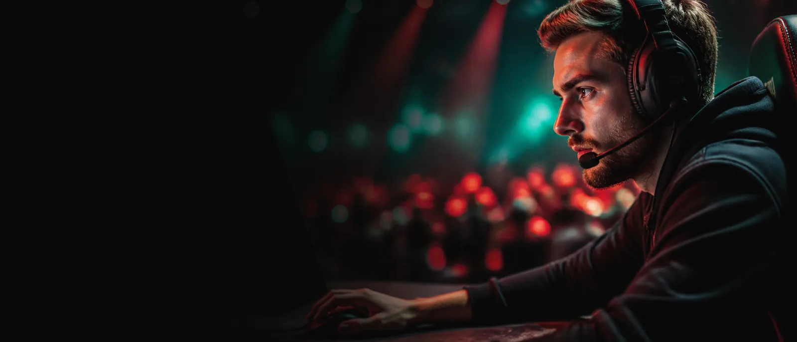 Пълнолетни eSports играчи на турнир в България